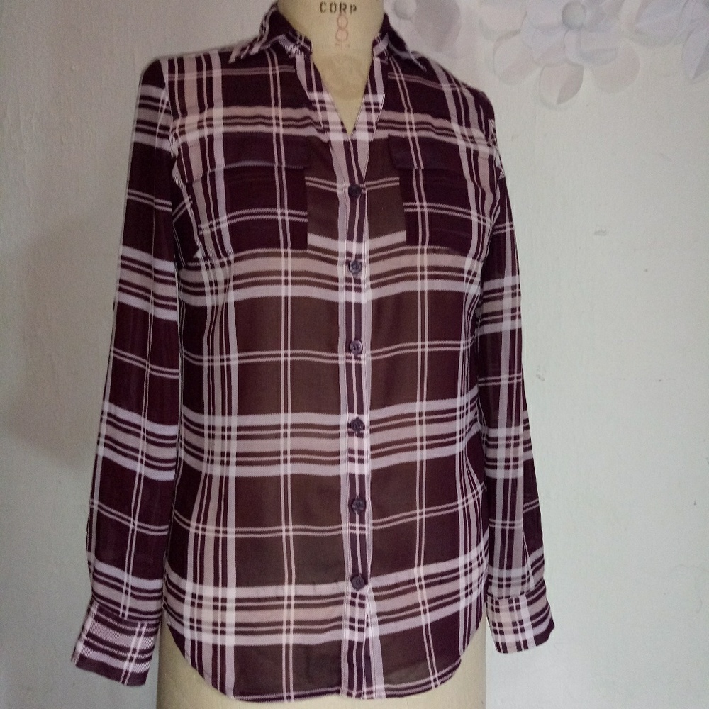 NEWYORK & COMPANY BRAND BLOUSE SIZE XS.